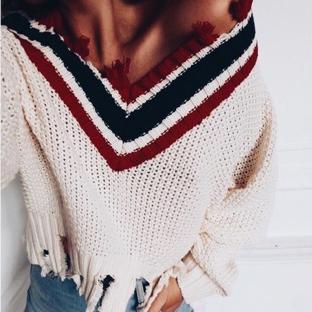 Signature8 V-Neck Cream and Red Sweater with Textured Knit